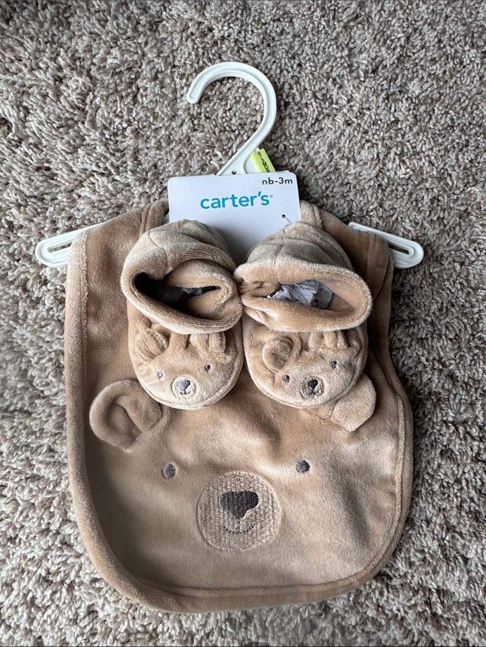 NWT Carter’s bear bib & booties set